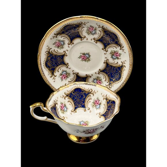 Paragon By Appointment Majesty The Queen Tea Cup Saucer Set Gold & Blue Rare - Picture 1 of 9